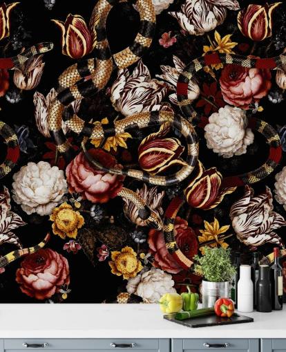 papel de parede floral escuro e cobra