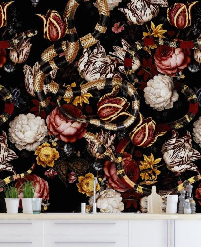 mørk floral og slange tapet