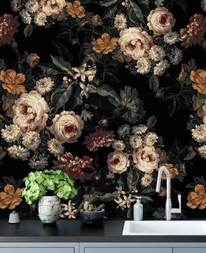 Carta da parati con rose e fiori floreali scuri