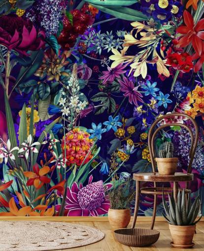 mørke blomster og farverige tapet