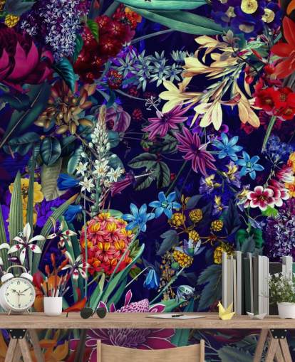 dunkle Blumen- und Bunttapete