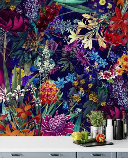 donker bloemen- en kleurrijk behang