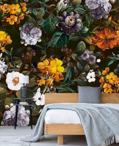 gelbe Blumen vor dunklen Blumen Tapete