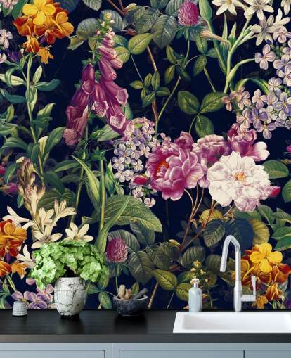 dunkle Blumen mit gelben und lila Blüten Wallpaper