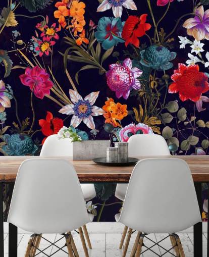 kleurrijk behang met donkere bloemen