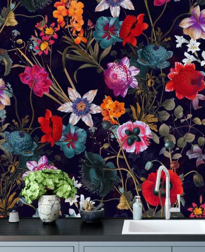 kleurrijk behang met donkere bloemen