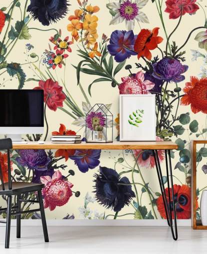 smukke blomster på off white baggrund tapet