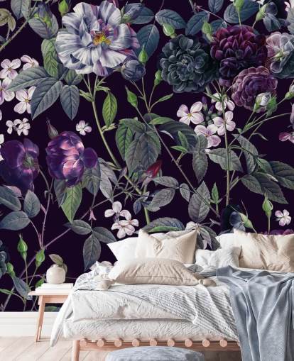 mørk lilla floral tapet