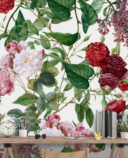 rote und rosa Blumentapete