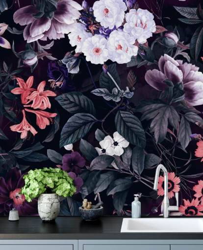 fleurs violet foncé avec des reflets blancs papier peint