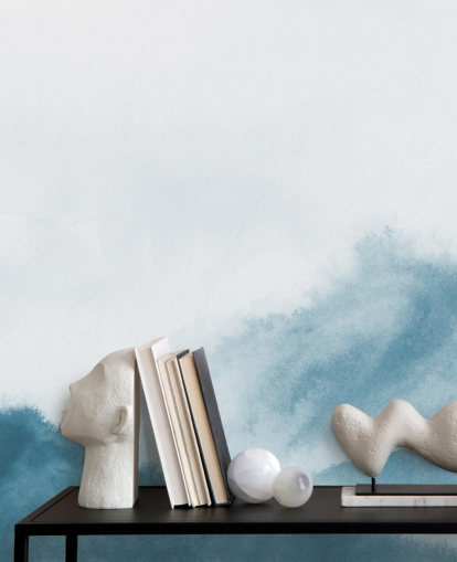 dimmiga berg i blågrön akvarell tapet