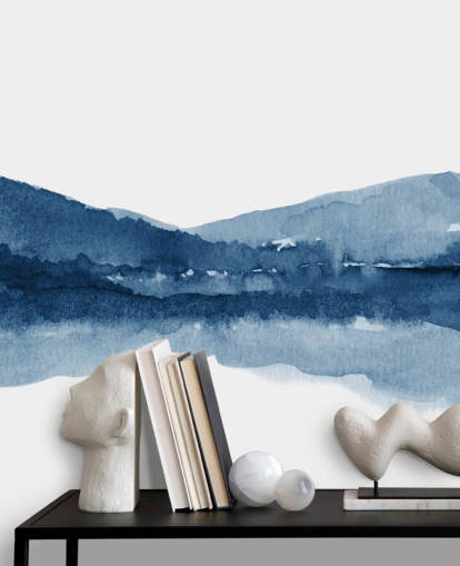 blauw en wit abstract berg- en meerbehang