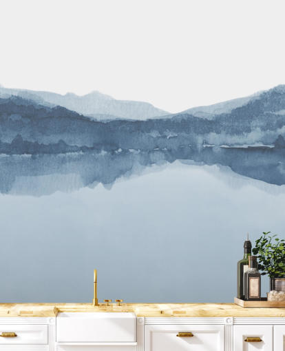 fondo de pantalla azul de lago y montañas