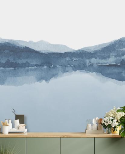 blauw meer en bergen behang