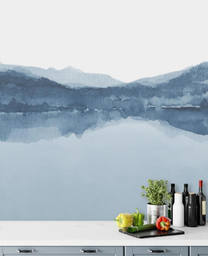 fondo de pantalla azul de lago y montañas