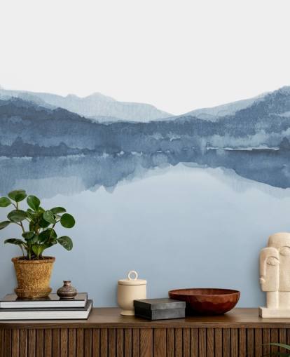 fondo de pantalla azul de lago y montañas