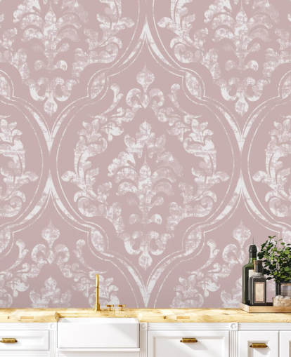 støvet pink og hvid damask tapet
