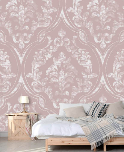støvete rosa og hvit damask tapet