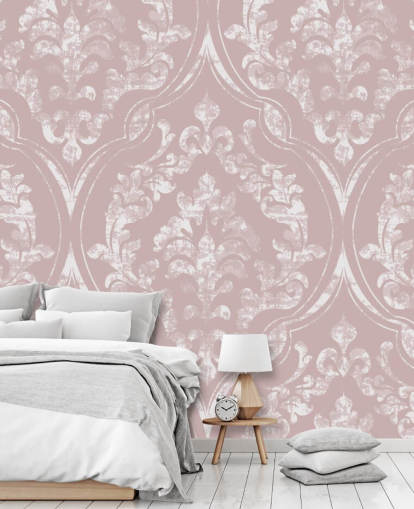 støvet pink og hvid damask tapet