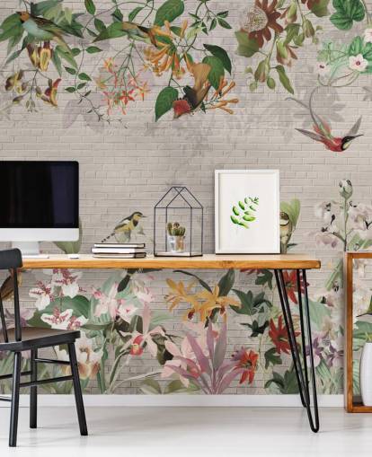faux mur de briques et papier peint oiseaux et plantes tropicales