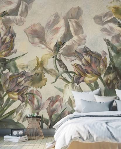 mural de papel pintado de tulipanes de estilo vintage llamado Antique Tulips de Marina Stupakova para dormitorios y salas de estar