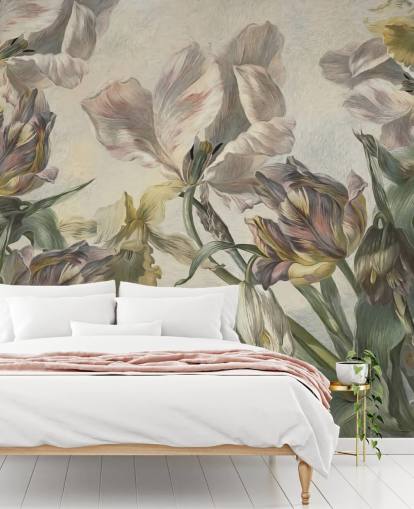 Tulpen-Tapetentapete im Vintage-Stil mit dem Titel Antique Tulips von Marina Stupakova für Schlafzimmer und Wohnzimmer