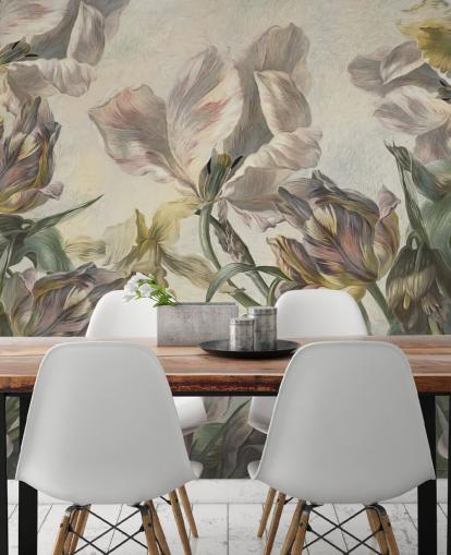 mural de papel pintado de tulipanes de estilo vintage llamado Antique Tulips de Marina Stupakova para dormitorios y salas de estar