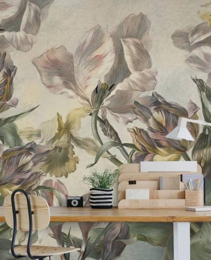 carta da parati murale in stile vintage con tulipani chiamata Antique Tulips di Marina Stupakova per camere da letto e salotti