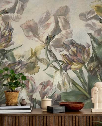 vintage stijl tulpen behangmuurschildering genaamd Antique Tulips van Marina Stupakova voor slaapkamers en woonkamers vintage stijl tulpen behangmuurschildering genaamd Antique Tulips van Marina Stupakova voor slaapkamers en woonkamers