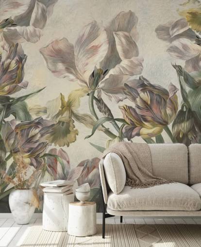 carta da parati murale in stile vintage con tulipani chiamata Antique Tulips di Marina Stupakova per camere da letto e salotti