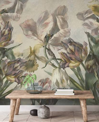 carta da parati murale in stile vintage con tulipani chiamata Antique Tulips di Marina Stupakova per camere da letto e salotti