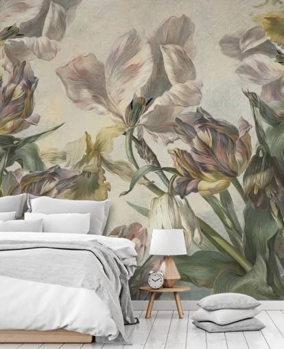 mural de papel pintado de tulipanes de estilo vintage llamado Antique Tulips de Marina Stupakova para dormitorios y salas de estar