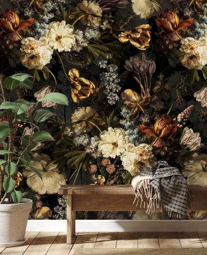 mørke blomster gyldne toner tapet