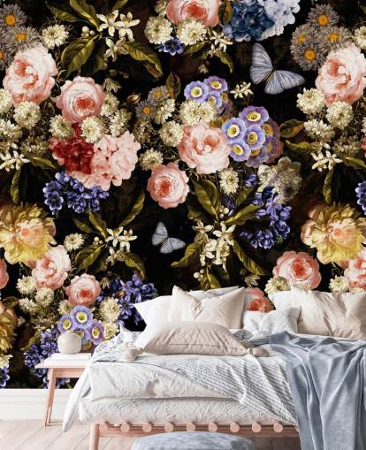 dunkle Blumen in lila und rosa Papiertapete