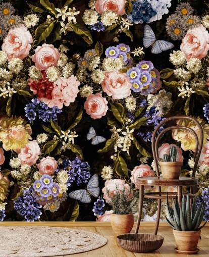 mørke blomster i lilla og rosa tapet