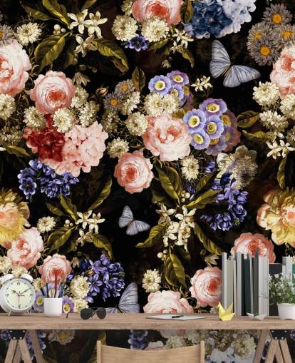 donkere bloemen in paars en roze behang