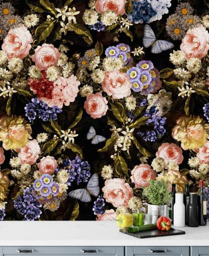 mørke blomster i lilla og pink tapet