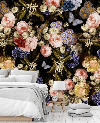 donkere bloemen in paars en roze behang