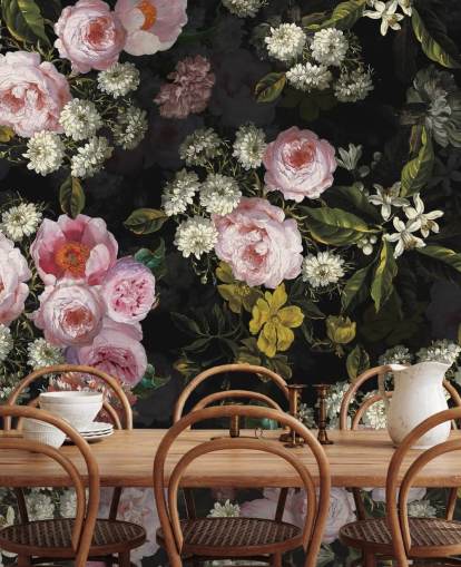 roze rozen en gele bloemen op donkere achtergrond behang