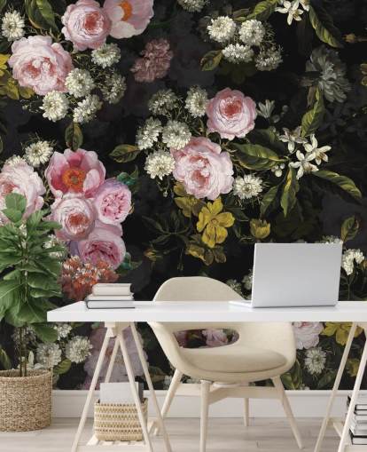 rosa rosor och gula blommor på mörk bakgrund tapet