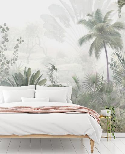 Papel pintado de paisaje selvático verde apagado con palmeras altas y un fondo brumoso Papel pintado de paisaje selvático verde apagado con palmeras altas y un fondo brumoso