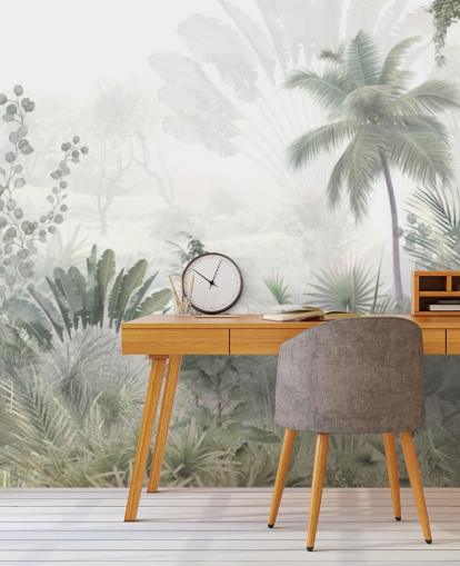 Papel pintado de paisaje selvático verde apagado con palmeras altas y un fondo brumoso