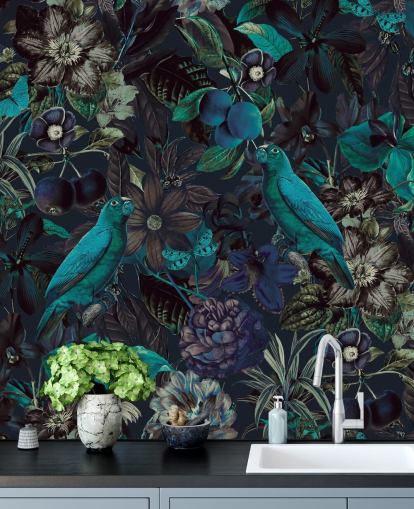 pássaros em tons de azul no papel de parede da selva