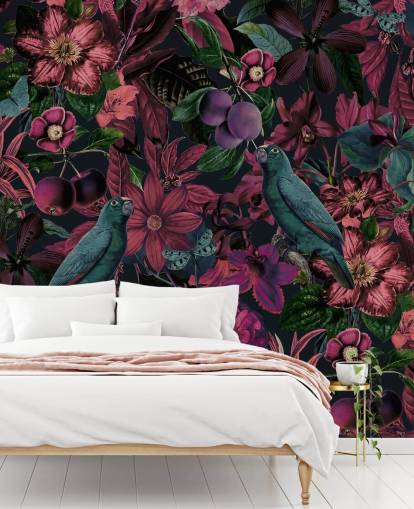 donkerroze bloemen en groene vogels behang donkerroze bloemen en groene vogels behang