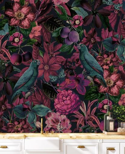 mørk rosa blomster og grønne fugler tapet mørk rosa blomster og grønne fugler tapet