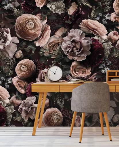 donkerroze bloemenbehang genaamd Velveteen Flowers Dark Blush van Andrea Haase voor slaapkamers en woonkamers
