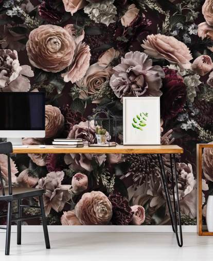 mörkrosa blommig tapet kallad Velveteen Flowers Dark Blush av Andrea Haase för sovrum och vardagsrum mörkrosa blommig tapet kallad Velveteen Flowers Dark Blush av Andrea Haase för sovrum och vardagsrum