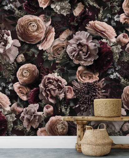 Andrea Haasen tummanvaaleanpunainen kukkatapetti nimeltä Velveteen Flowers Dark Blush makuuhuoneisiin ja olohuoneisiin Andrea Haasen tummanvaaleanpunainen kukkatapetti nimeltä Velveteen Flowers Dark Blush makuuhuoneisiin ja olohuoneisiin