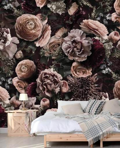 papel pintado floral rosa oscuro llamado Velveteen Flowers Dark Blush de Andrea Haase para dormitorios y salas de estar