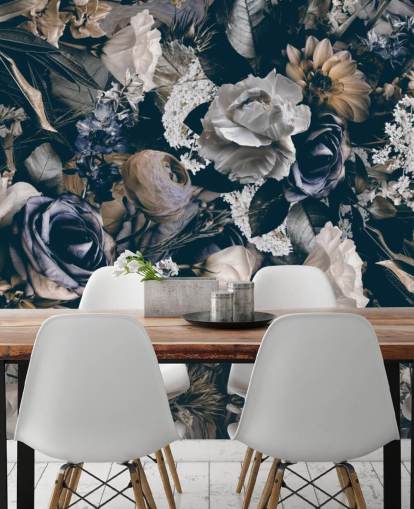 mørkt blomstertapet veggmaleri kalt Vintage Flower Meadow av Andrea Haase for soverom, stuer og spiserom